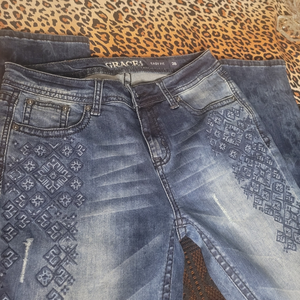 GRACE IN LA STRAIGHT  LEG EMBROIDERED EMBELSHED EASY FIT MID RISE SIZE 28 JEANS